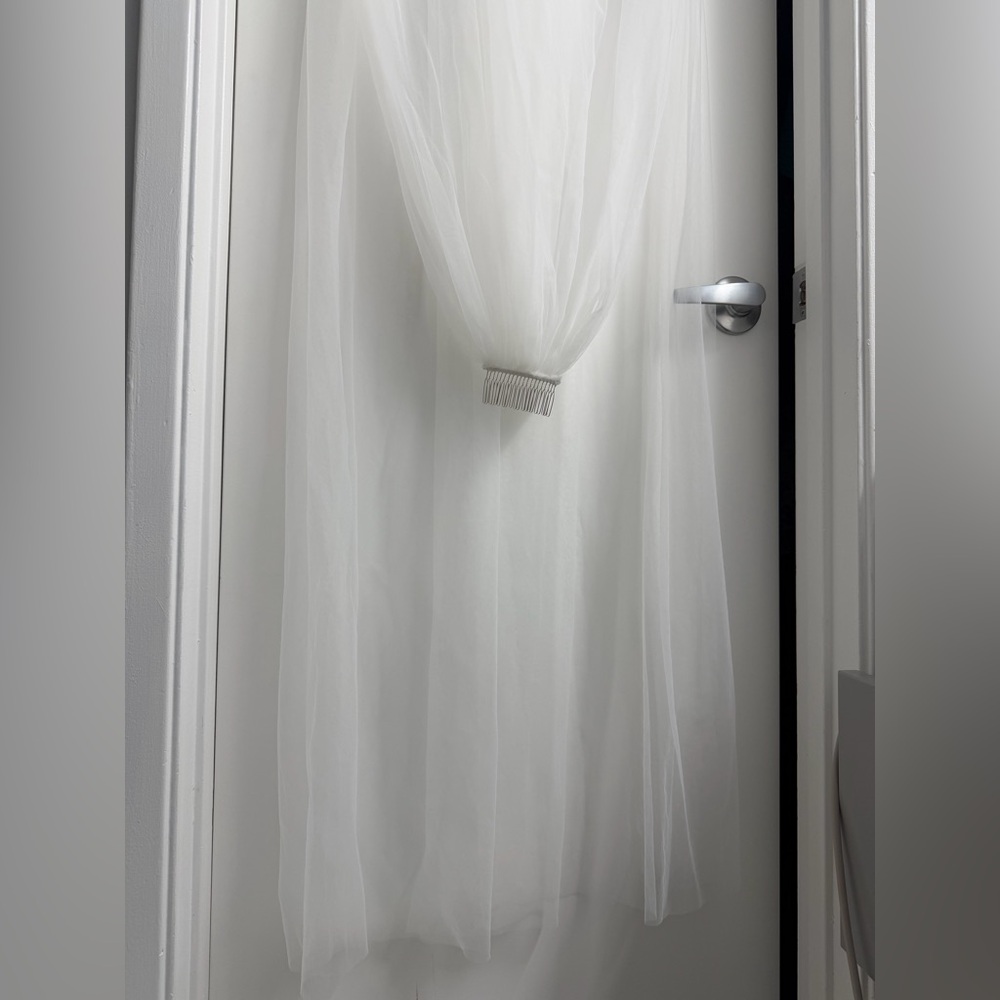 72 inch Simple Ivory Raw Edge Tulle Floor Length Wedding Veil - Picture 5 of 5